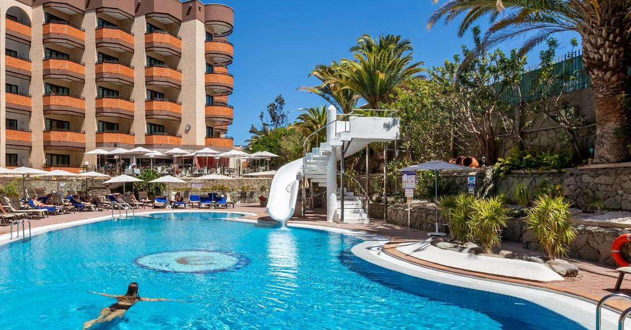 MUR Hotel Neptuno – Convenience Near the Yumbo
