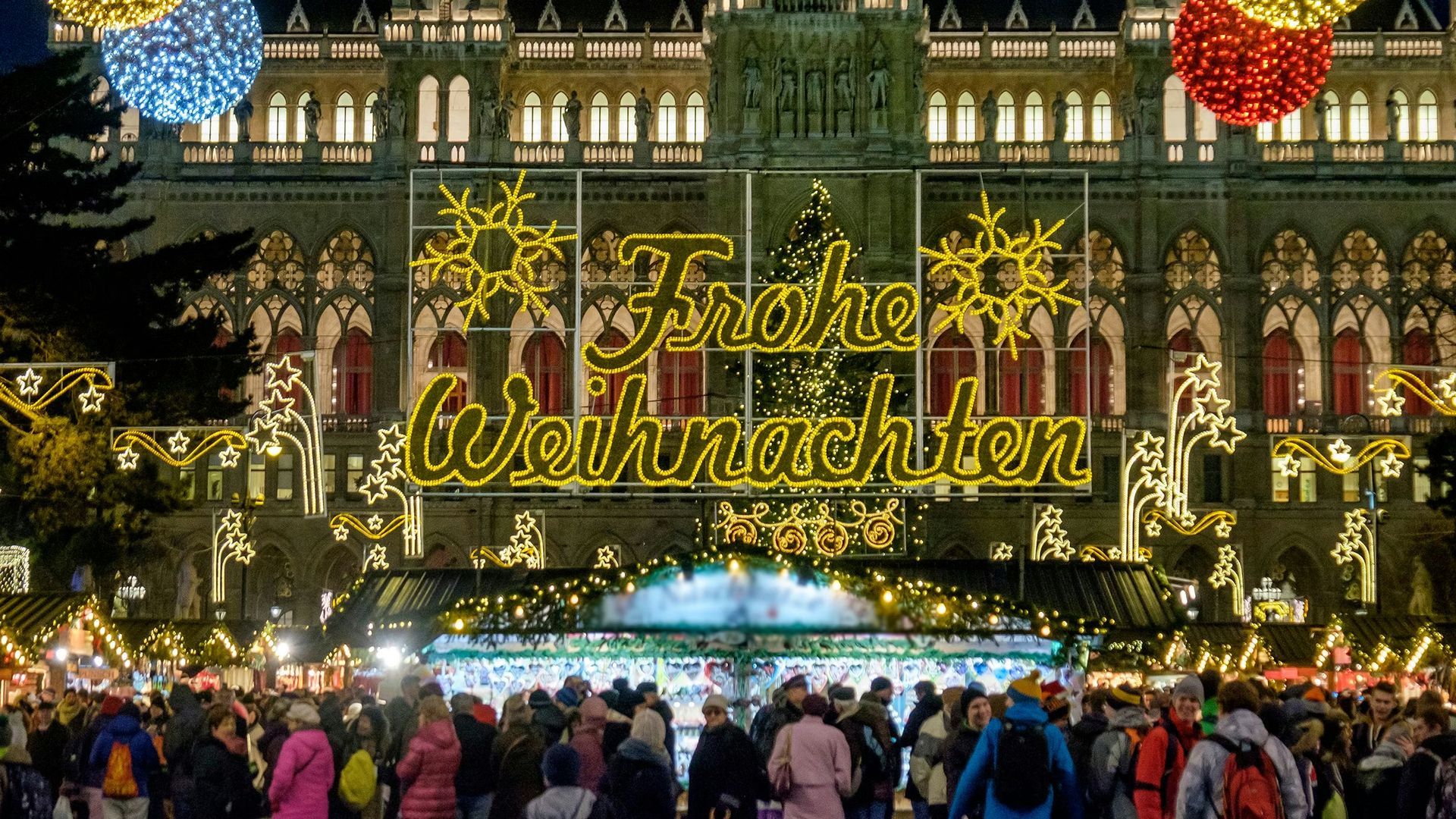 Night scene, Christmas market with