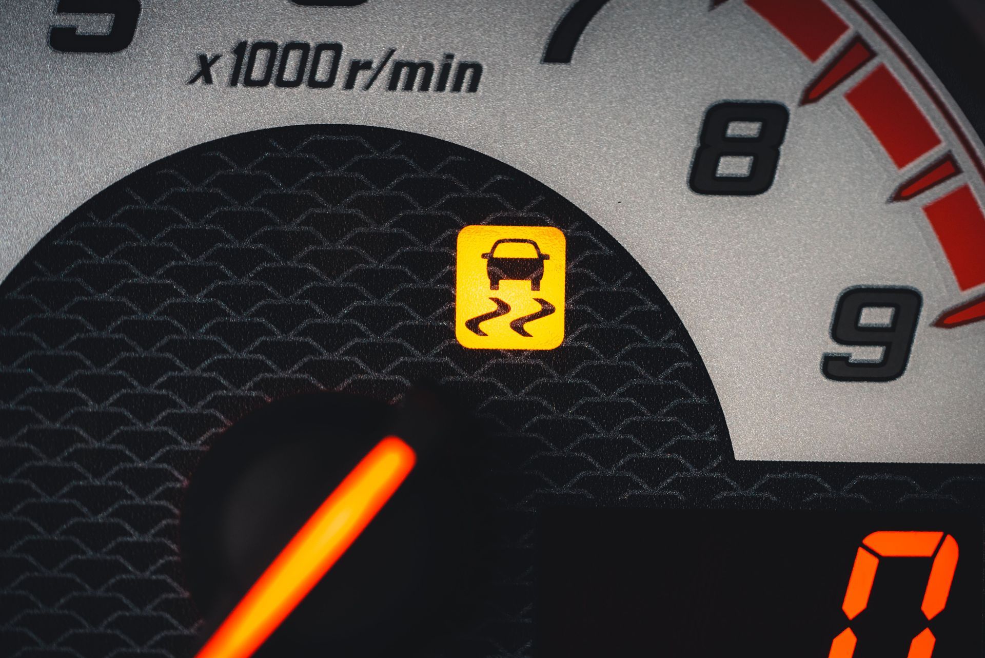 Seeing a suspension warning light on your BMW, Mercedes, or Audi? Learn what DSA and air suspension 