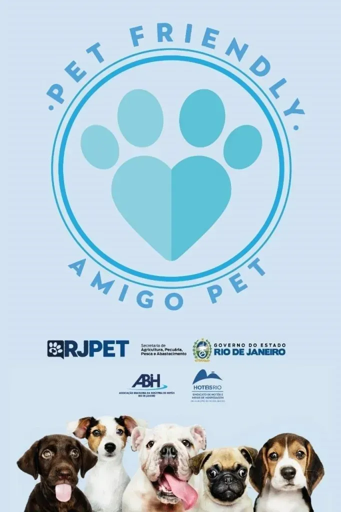 Logotipo Amigo Pet com pata e coração azuis, além de fotos de cães e gatos na parte inferior.