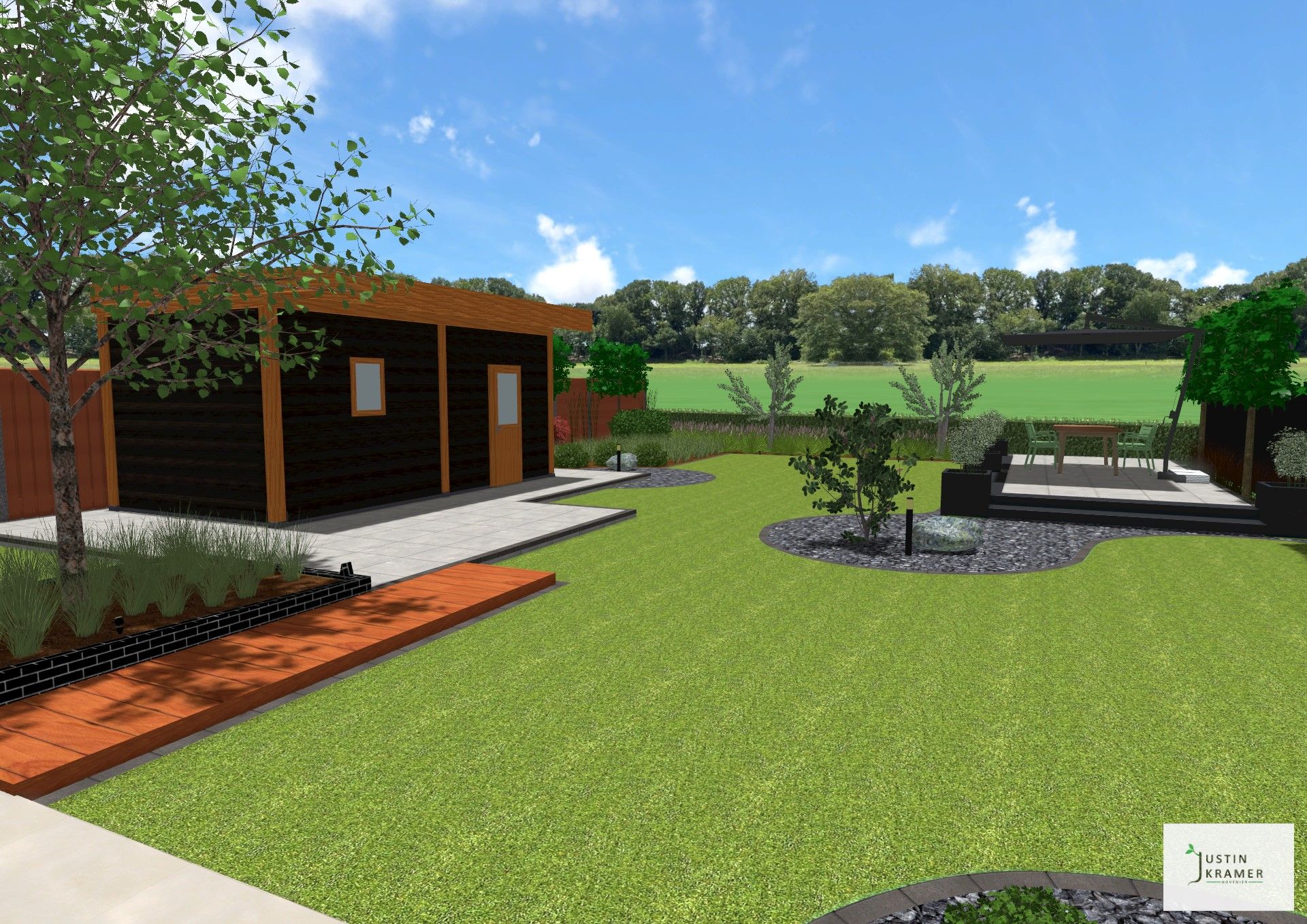Achtertuin met een klein houten schuurtje, terras, bomen, gazon en een bankje onder een blauwe hemel.