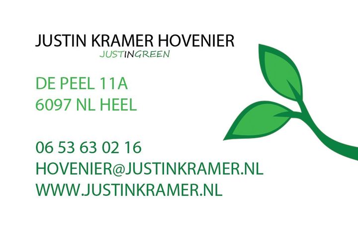 Logo voor Justin Kramer Hovenier met een gestileerde zwarte J en groene bladeren.