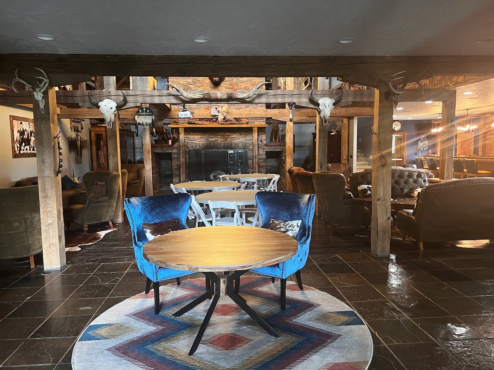 There is a table and chairs in the middle of the room.
