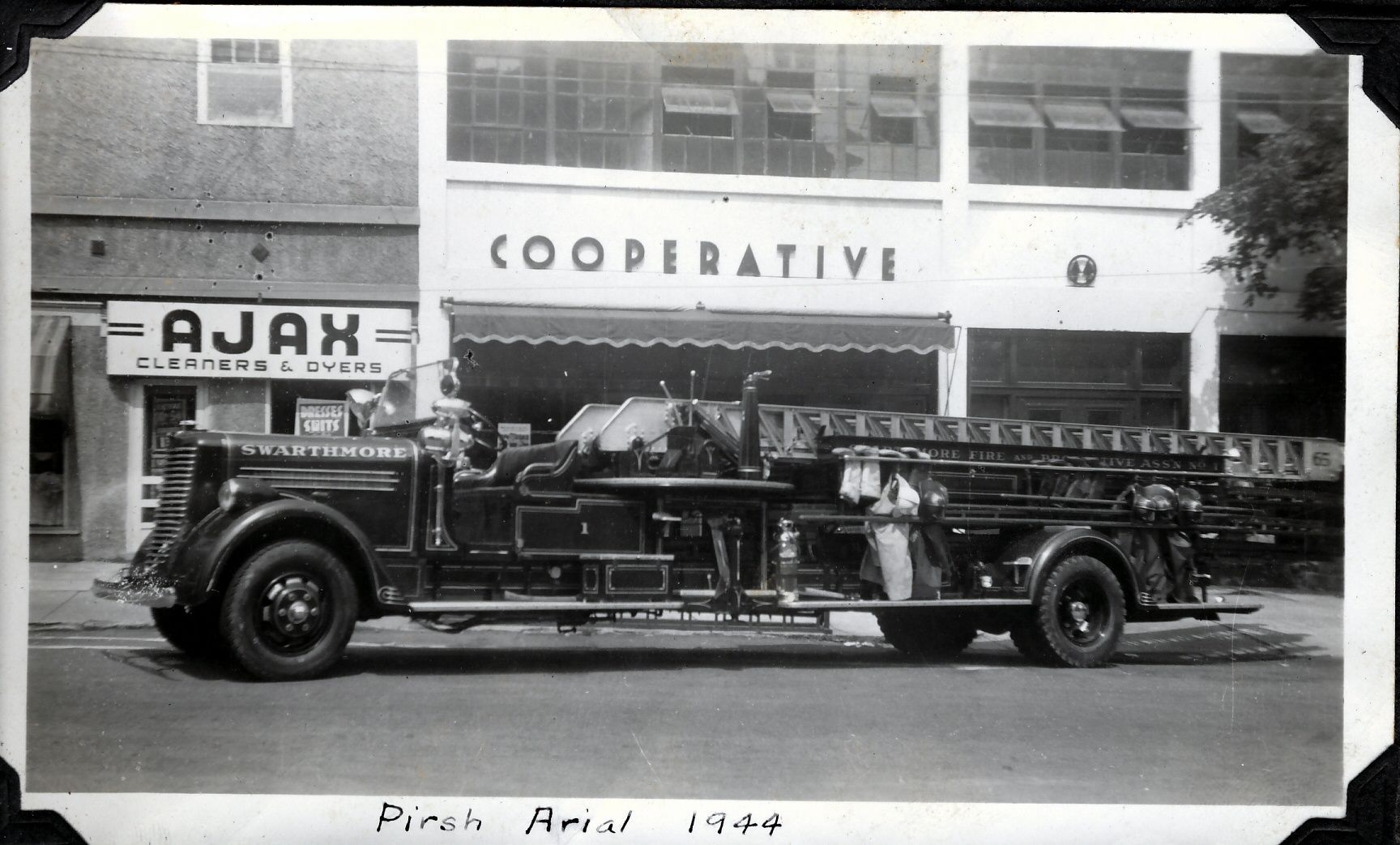 The Pirsch aerial in front of the Swarthmore Cooperative, 1944.