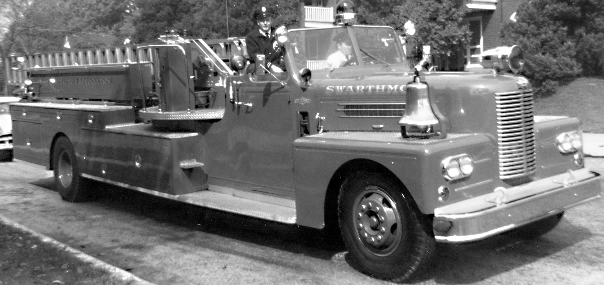 The 1960 Pirsch aerial with its crew.