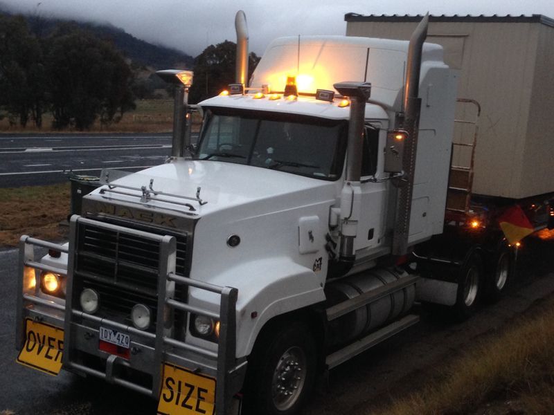 Mack prime mover