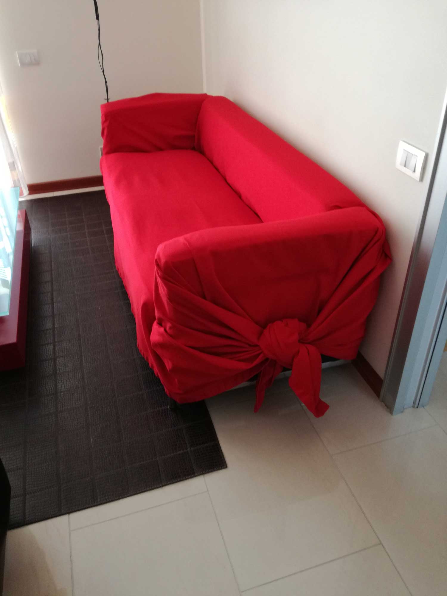 copridivano rosso