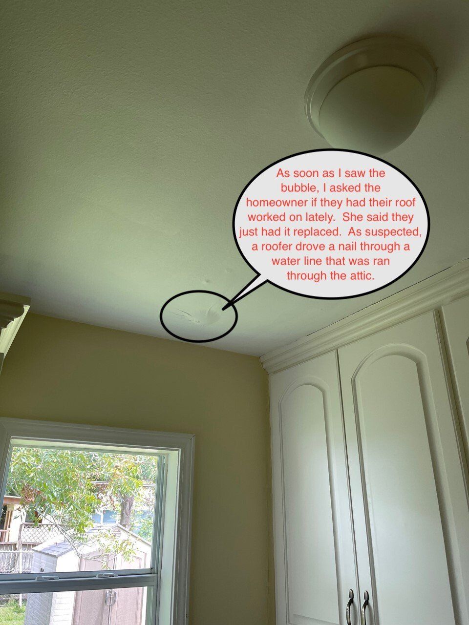Ceiling in a room with a black cable loop and a handwritten red note on the wall.
