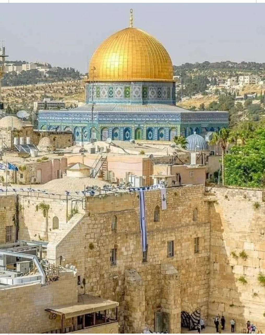 Dome of the Rock with gold dome above the Western Wall in Jerusalem under a clear sky