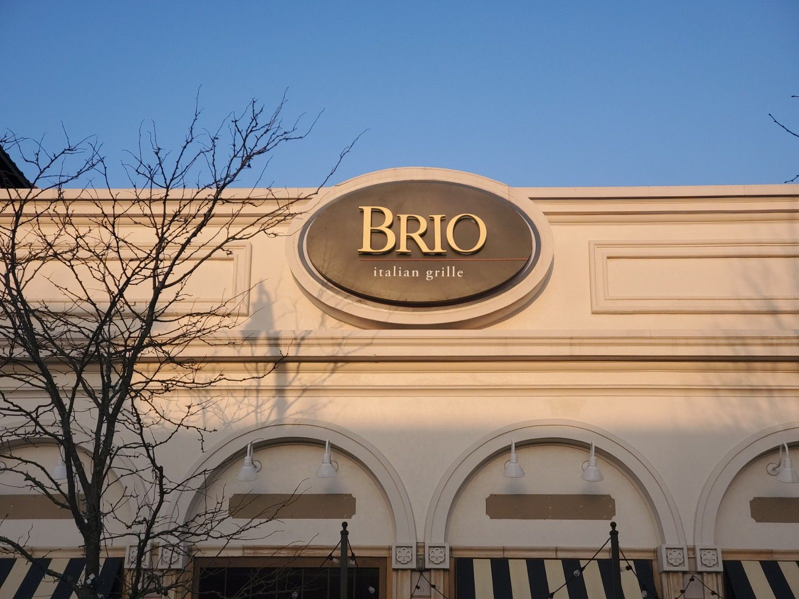 A building with a sign that says brio on it