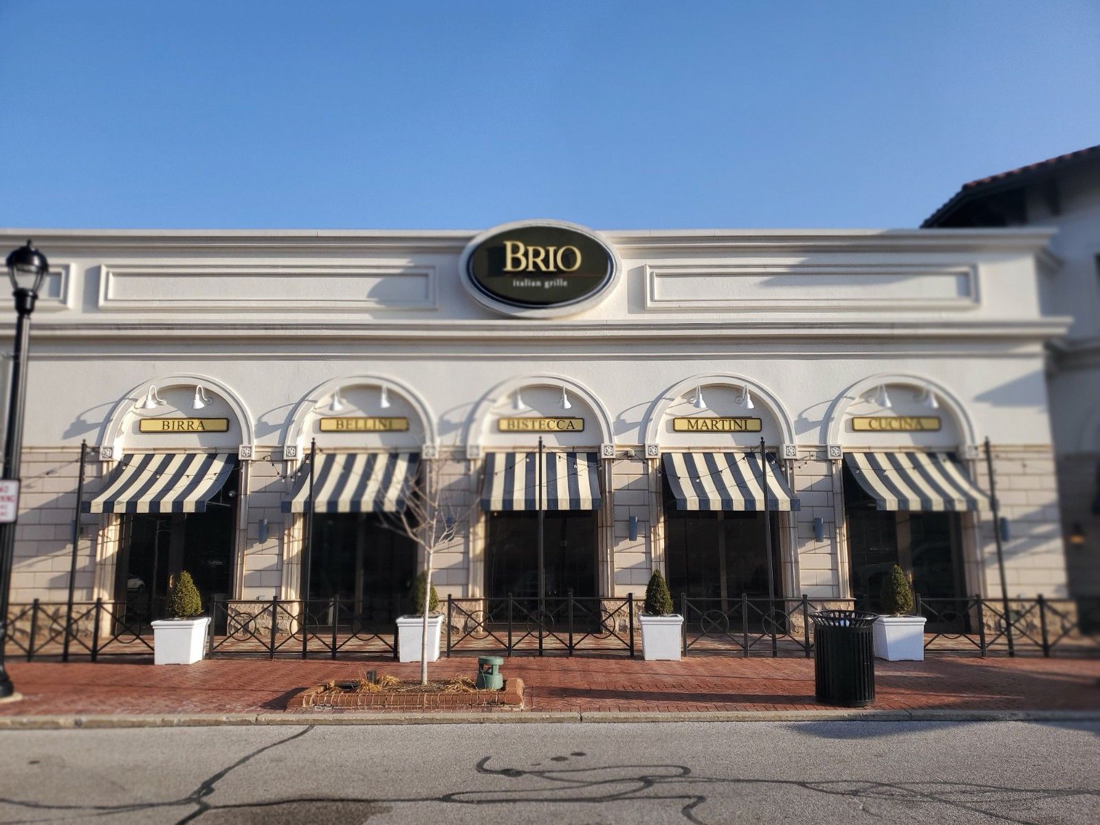A building with a sign that says brio on it