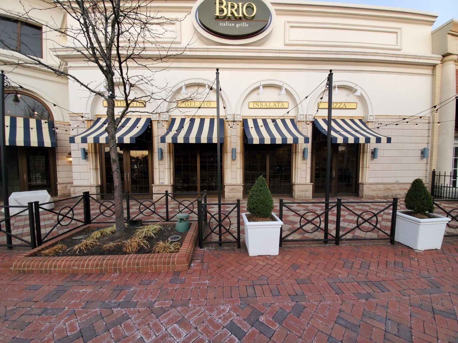 A building with a sign that says brio on it