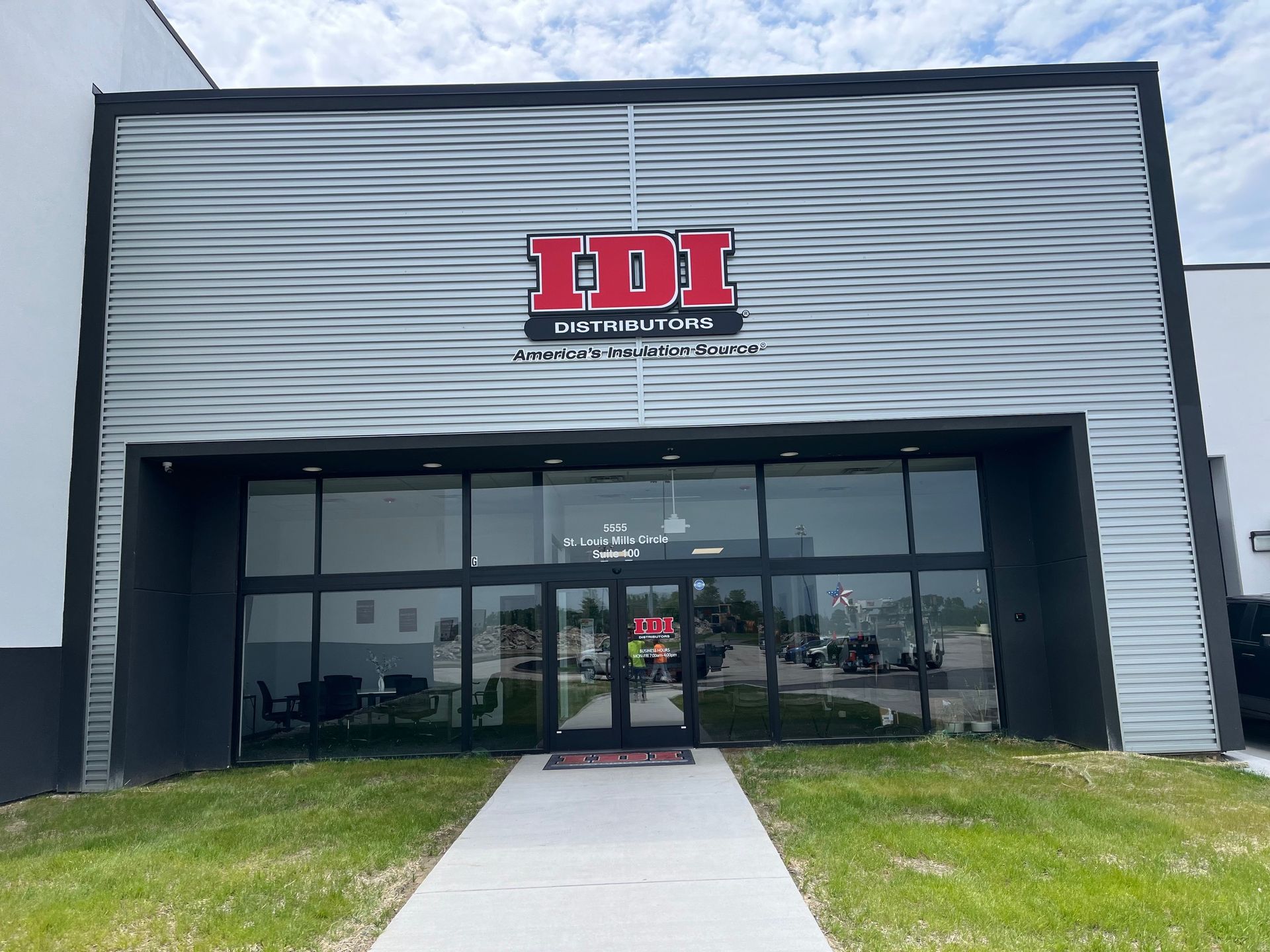 A large building with the word tdi on it