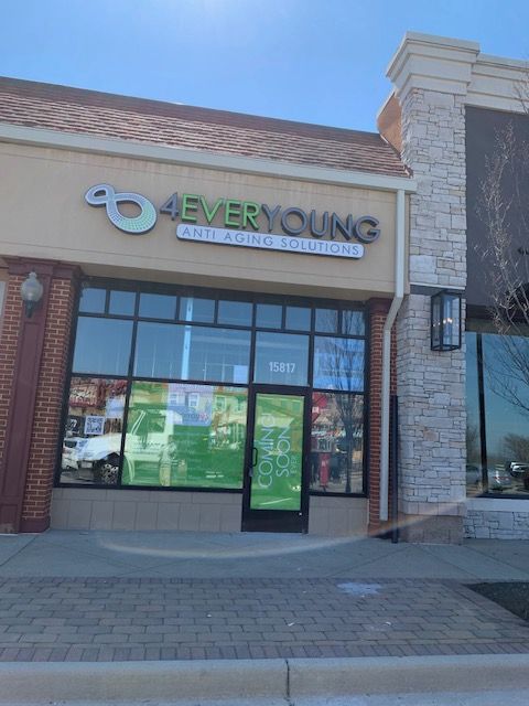 A store front with a sign that says 4everyoung