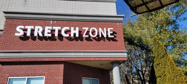 A brick building with a sign that says stretch zone on it.