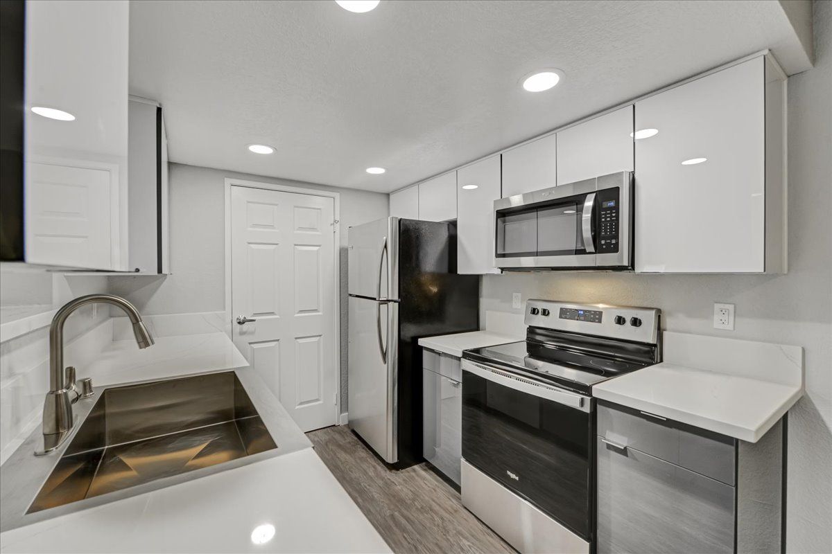 Sliding Photo Gallery Displaying Apartment Features