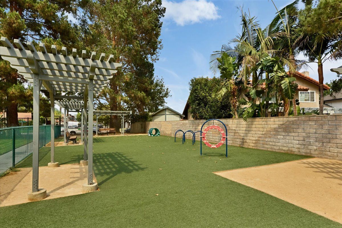 Sliding Photo Gallery Displaying Community Amenities