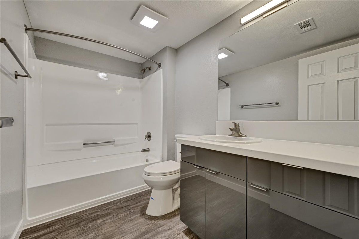 Sliding Photo Gallery Displaying Apartment Features