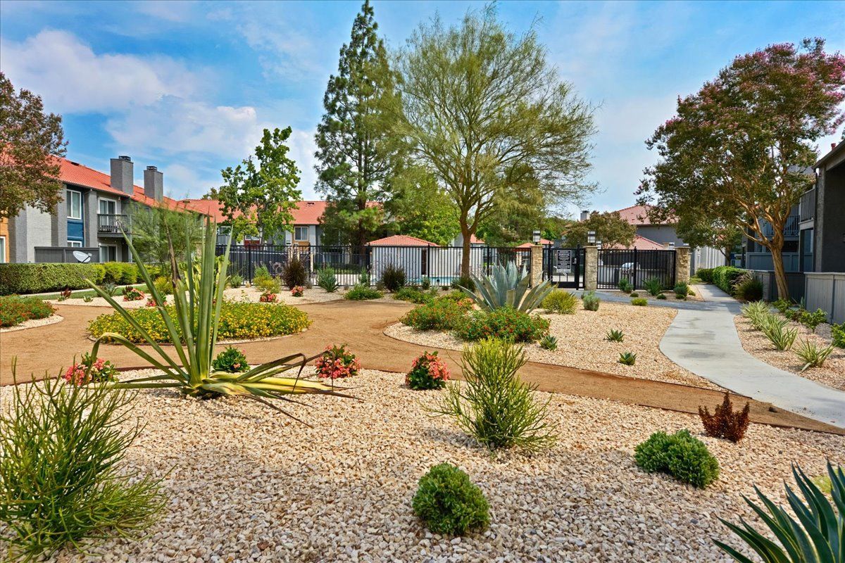Sliding Photo Gallery Displaying Community Amenities