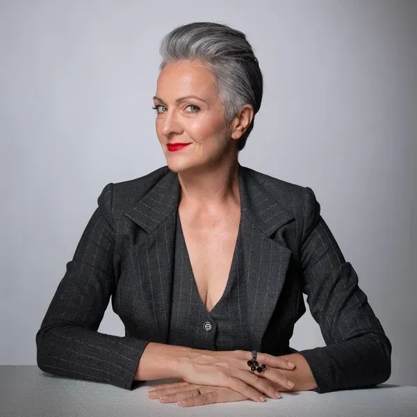 Dr Tina Meder