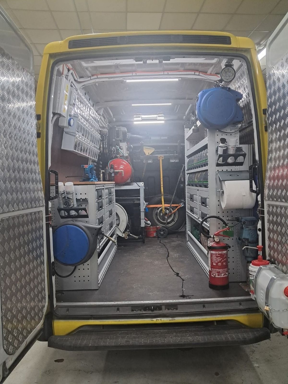 Riparazioni elettroniche con strumentazioni all'avanguardia