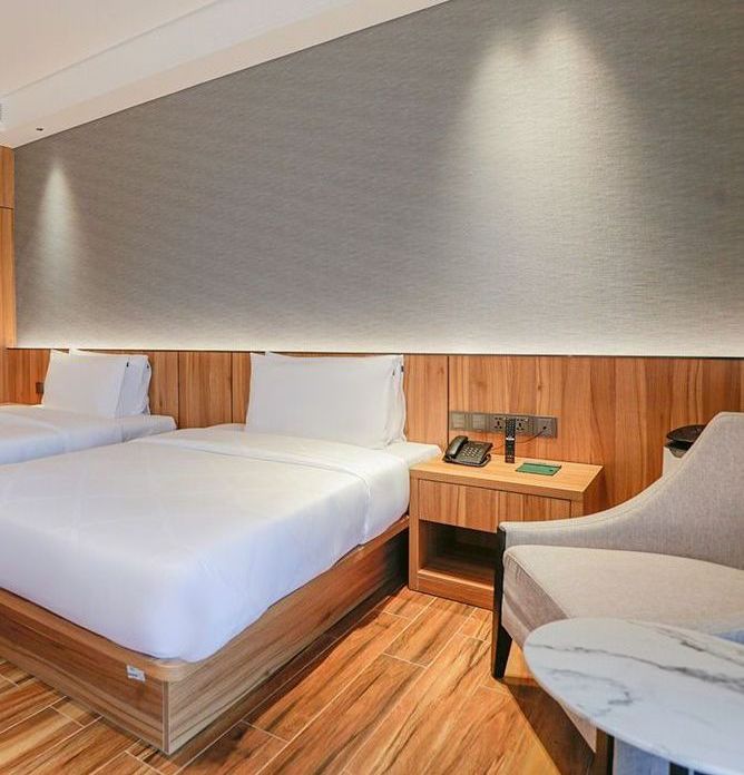 Hotel Casiana's Gym: A large gym with a lot of exercise equipment