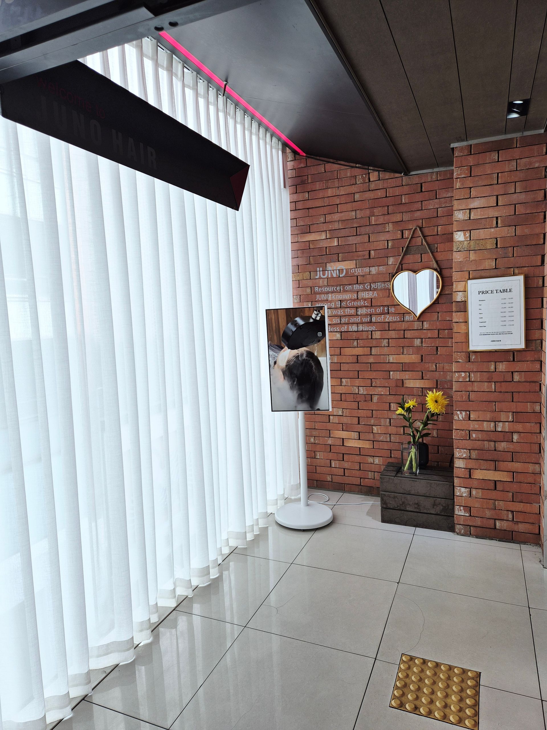 Styling stations inside JUNO HAIR Myeongdong Branch 4 salon