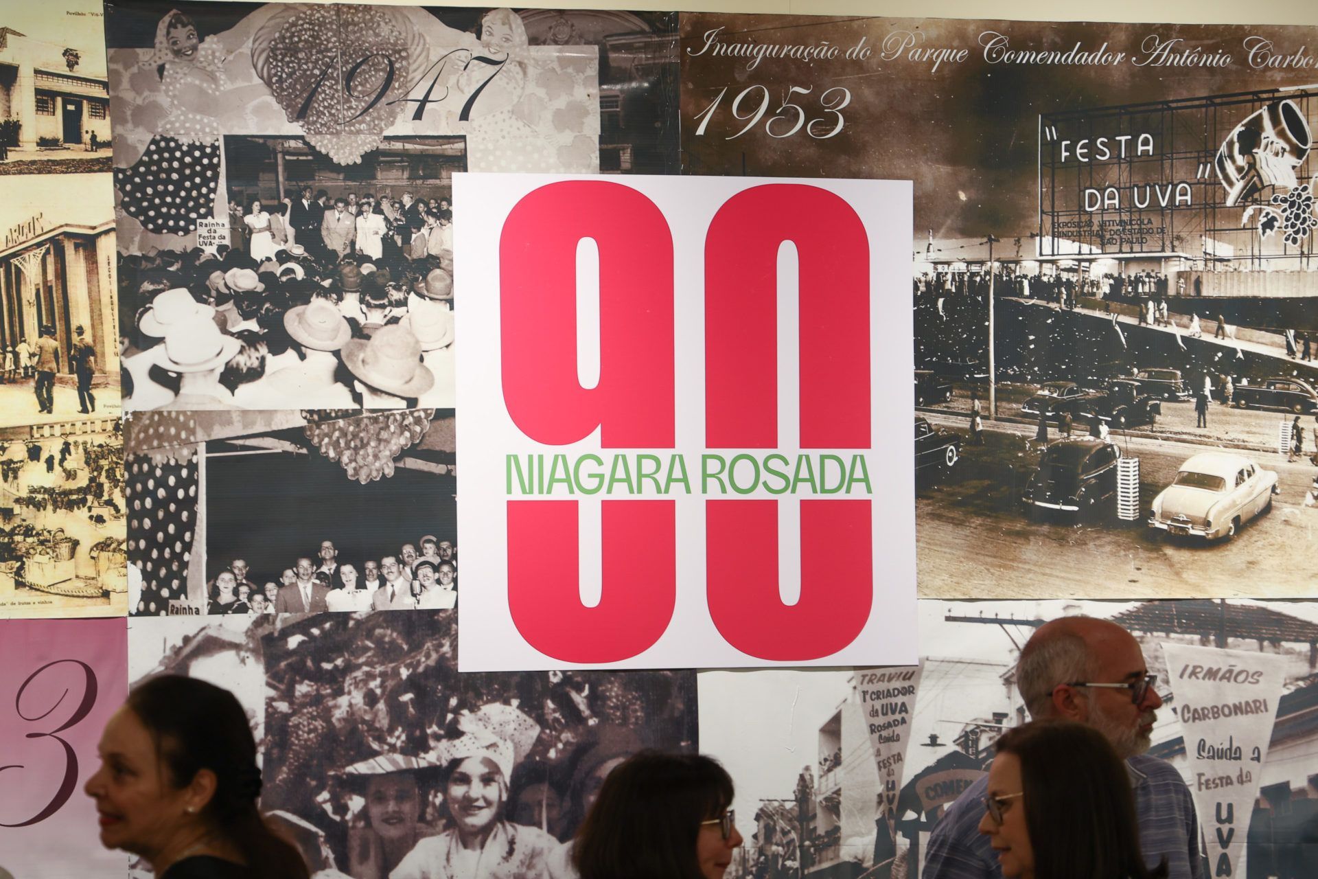 Painéis históricos com imagens e memória da uva Niagara Rosada