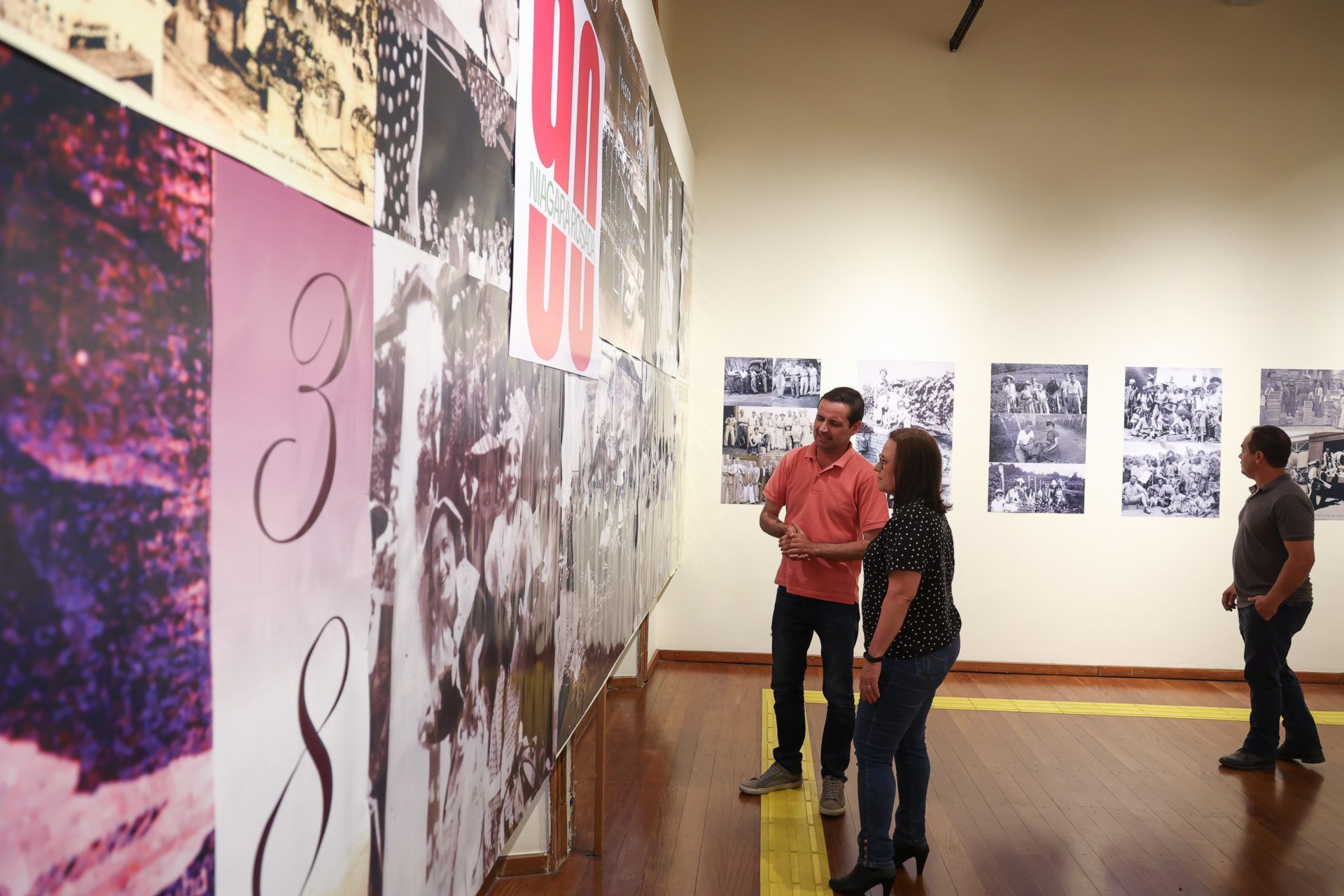Painéis históricos com imagens e memória da uva Niagara Rosada