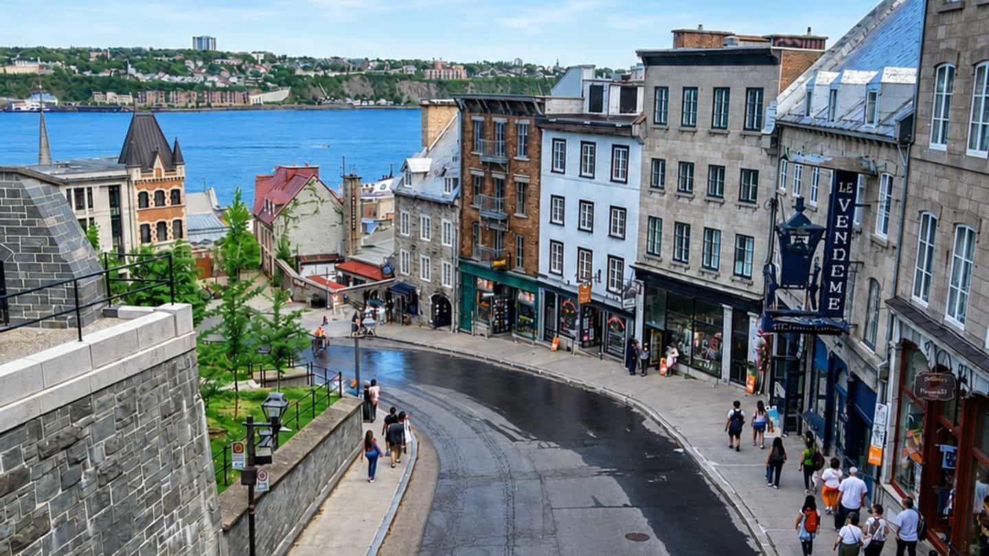 Woman tourist in Quebec City