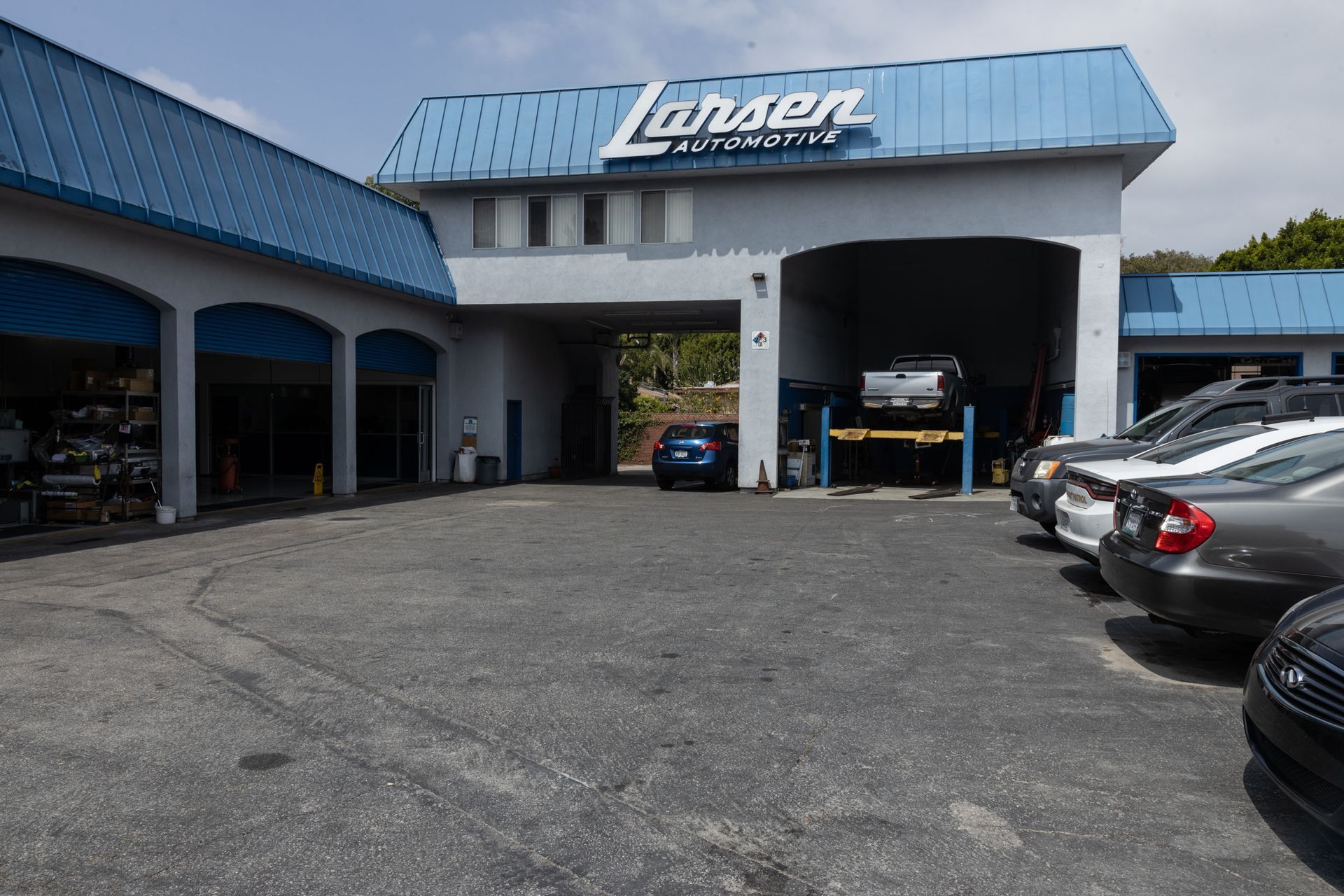 Outside our shop | Larsen Automotive Inc