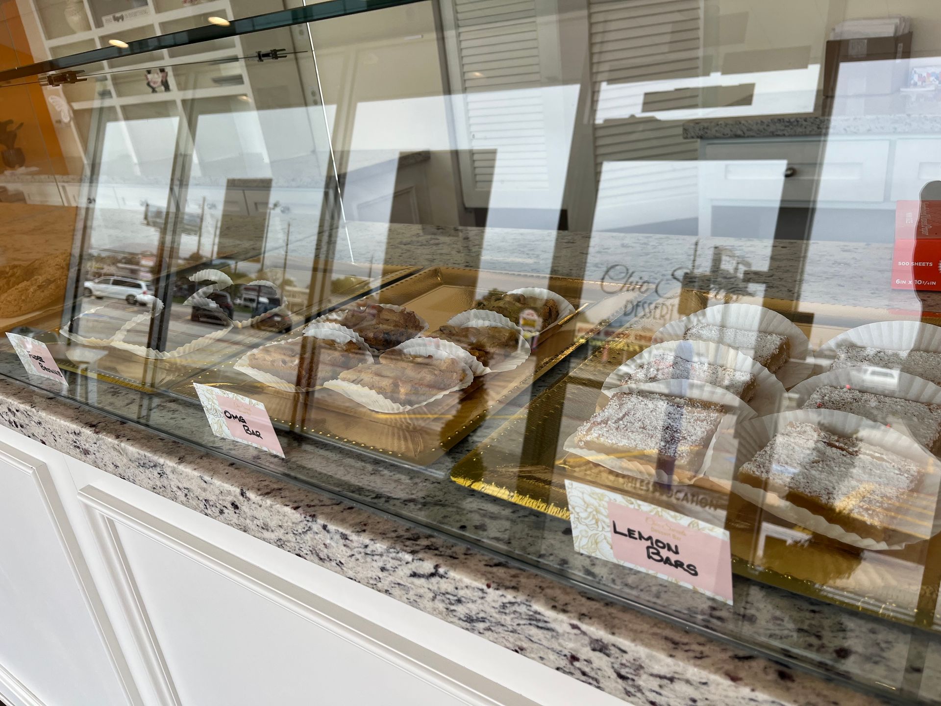 dessert display