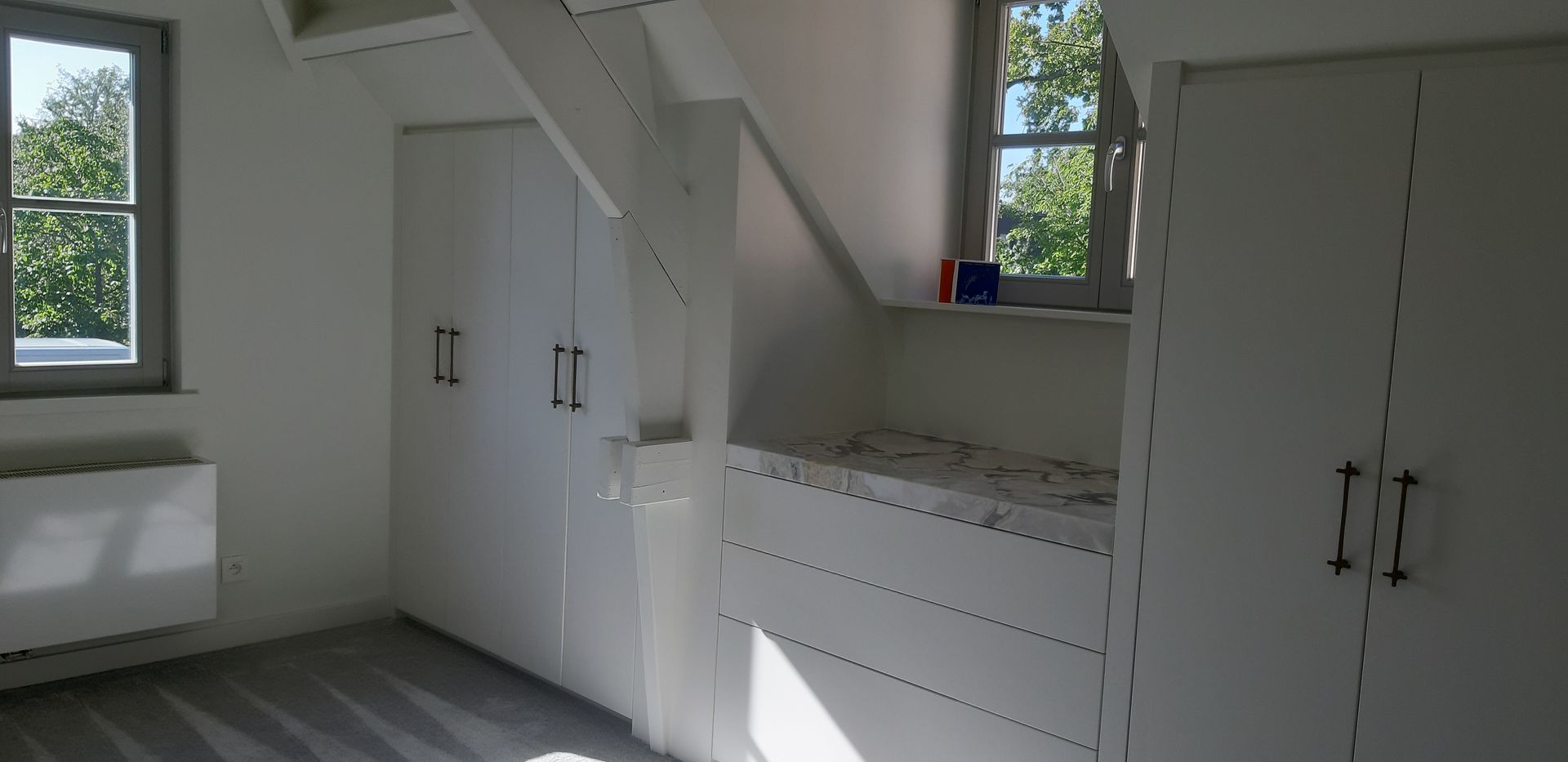Inspiratie en Creatie kasten op maat  dressing MDf geschilderd 