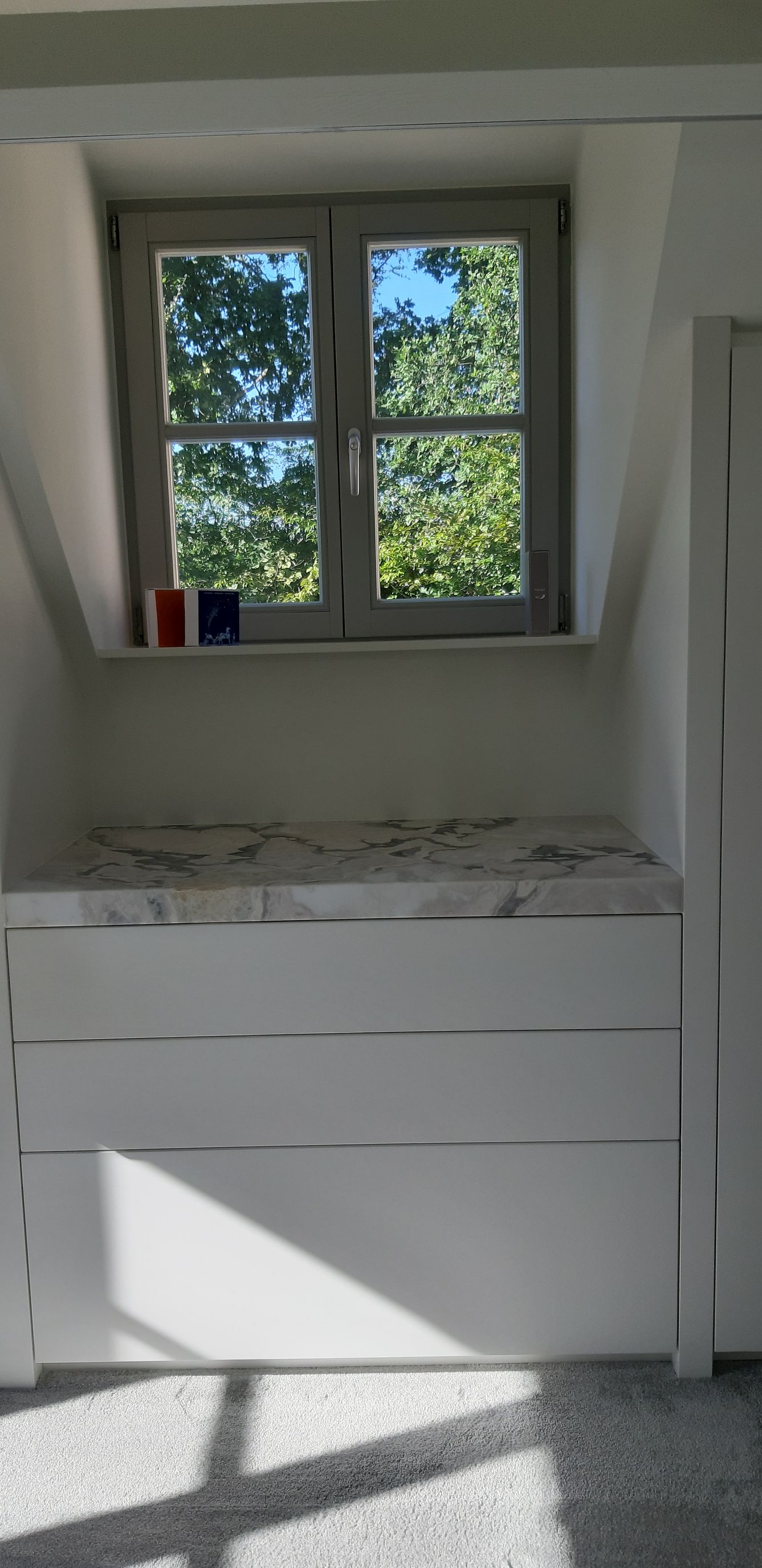 Inspiratie en Creatie kasten op maat  dressing MDf geschilderd 