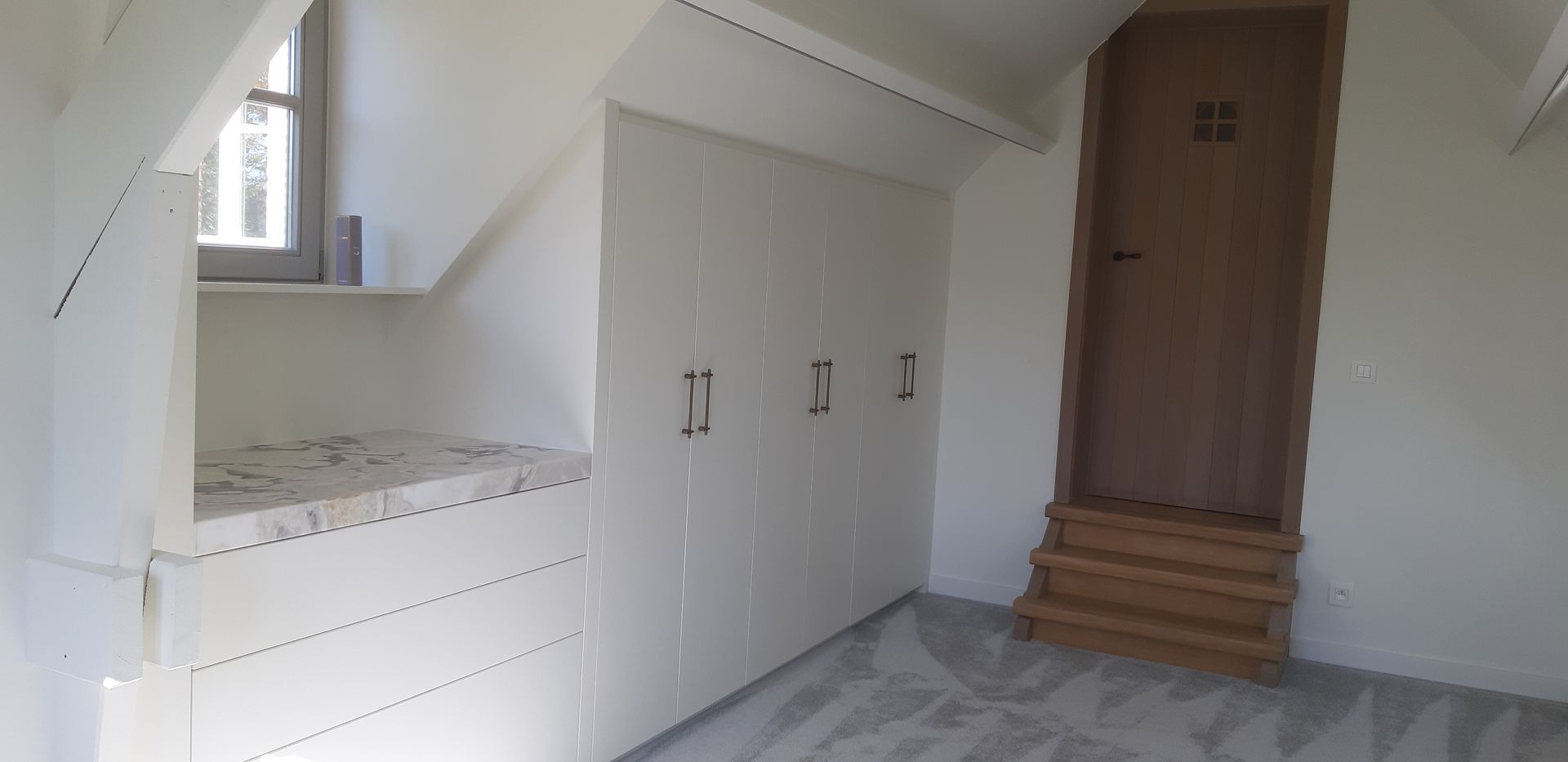 Inspiratie en Creatie kasten op maat  dressing MDf geschilderd 