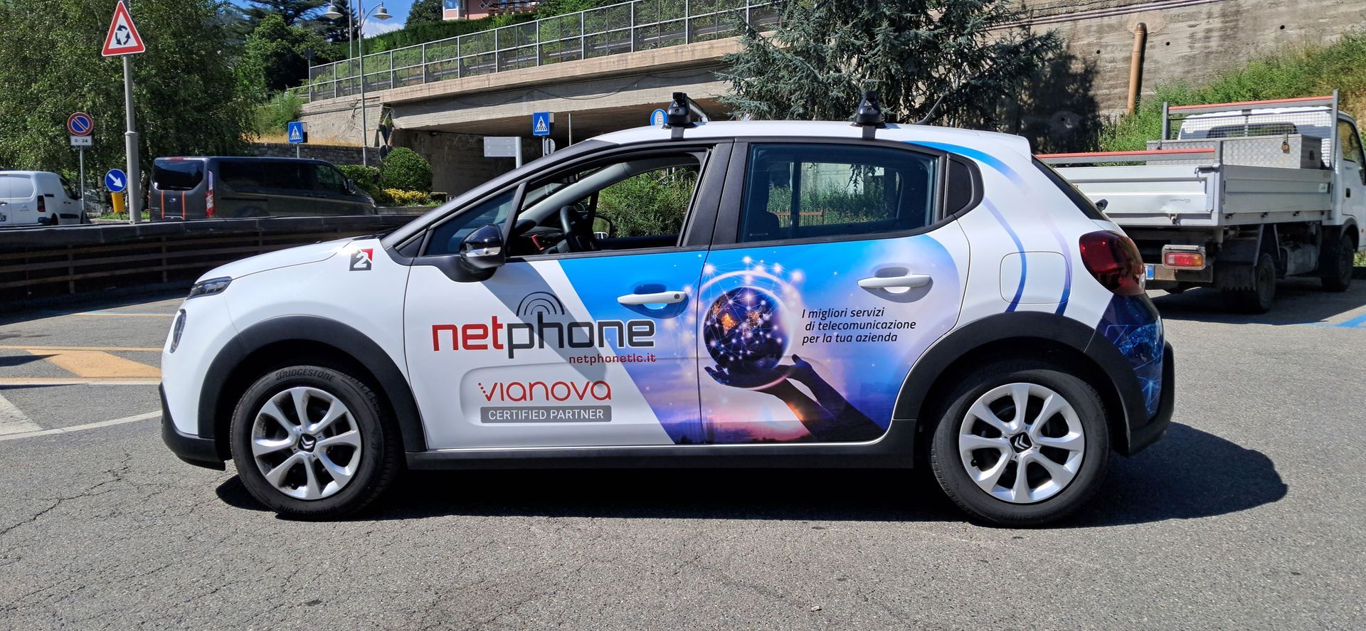 personalizzazione su lato auto