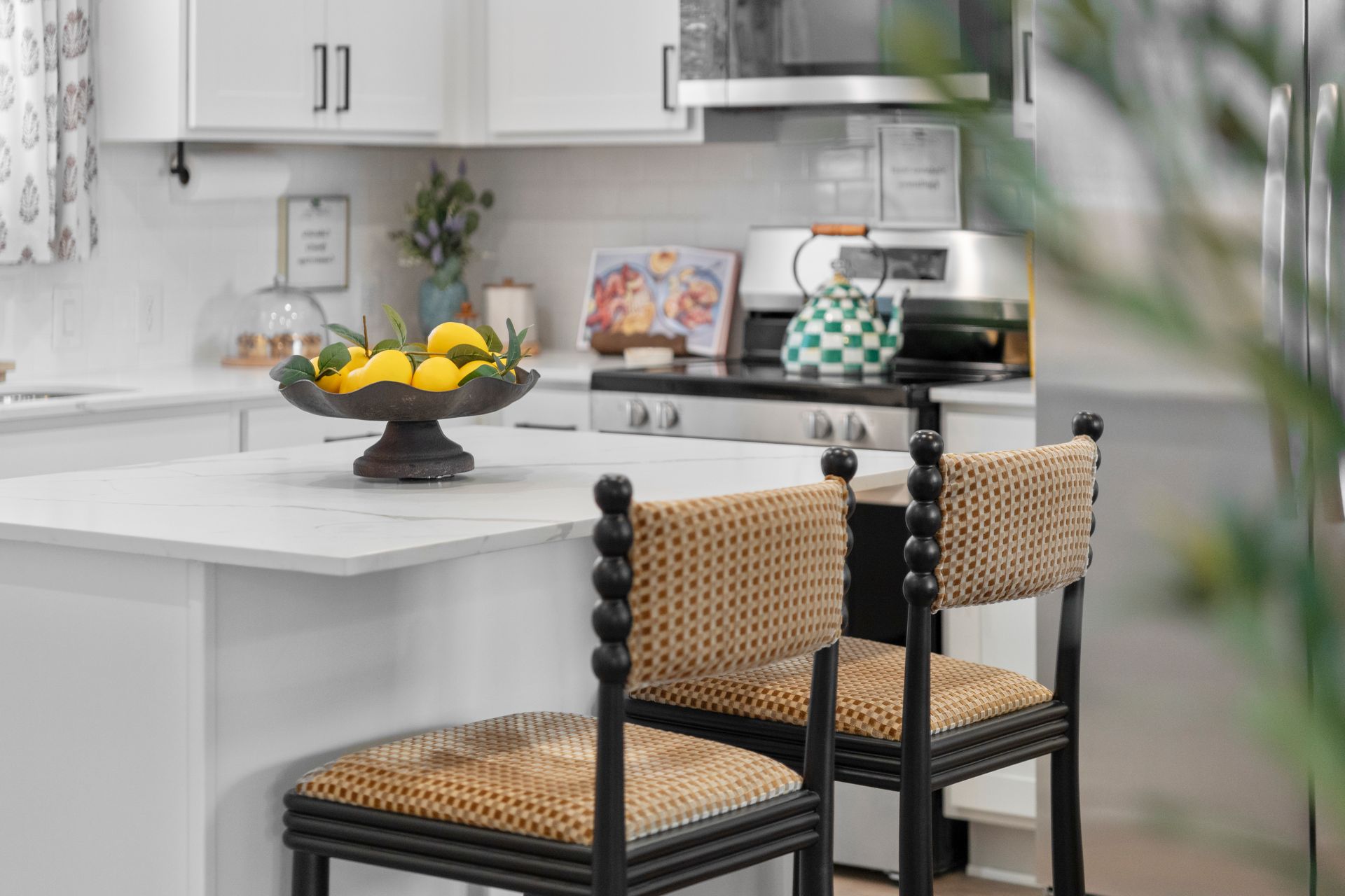 Modern apartment kitchen at The Cottage Green Baytown apartments for rent in Baytown TX