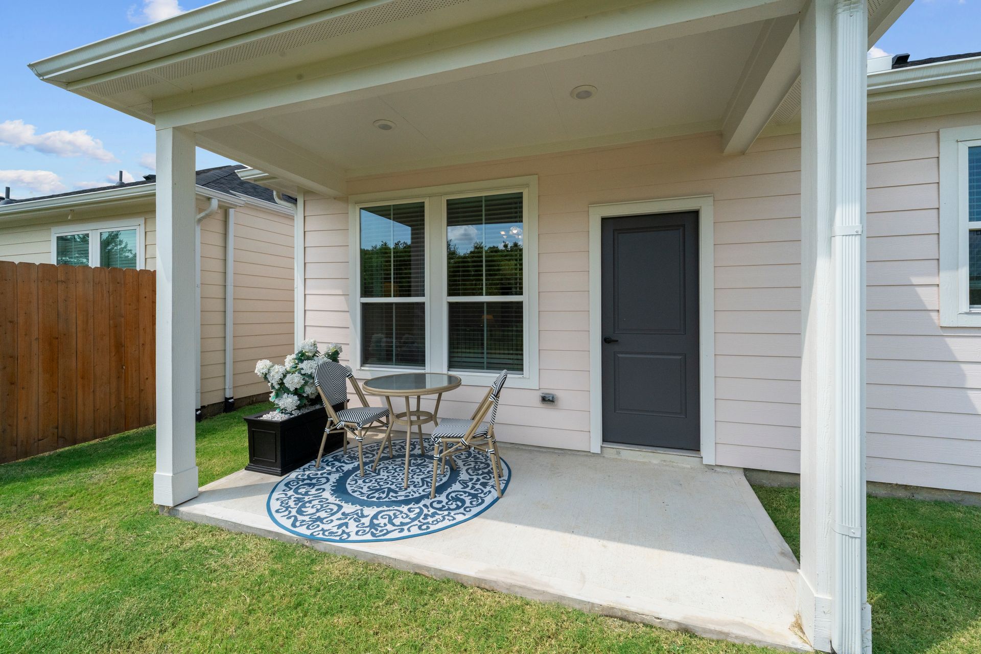 Coastal lifestyle near The Cottage Green Baytown apartments in Baytown Texas