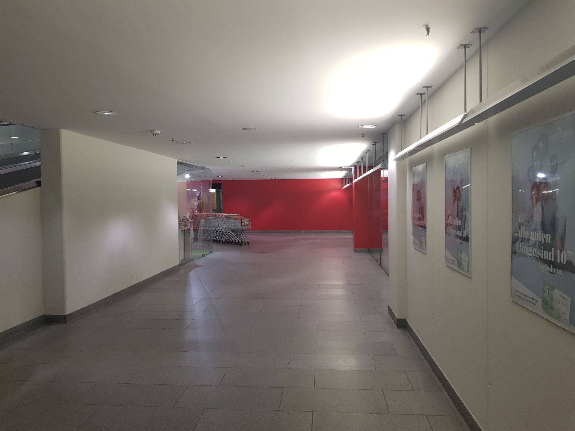 Betonwand in Tiefgarageneingang