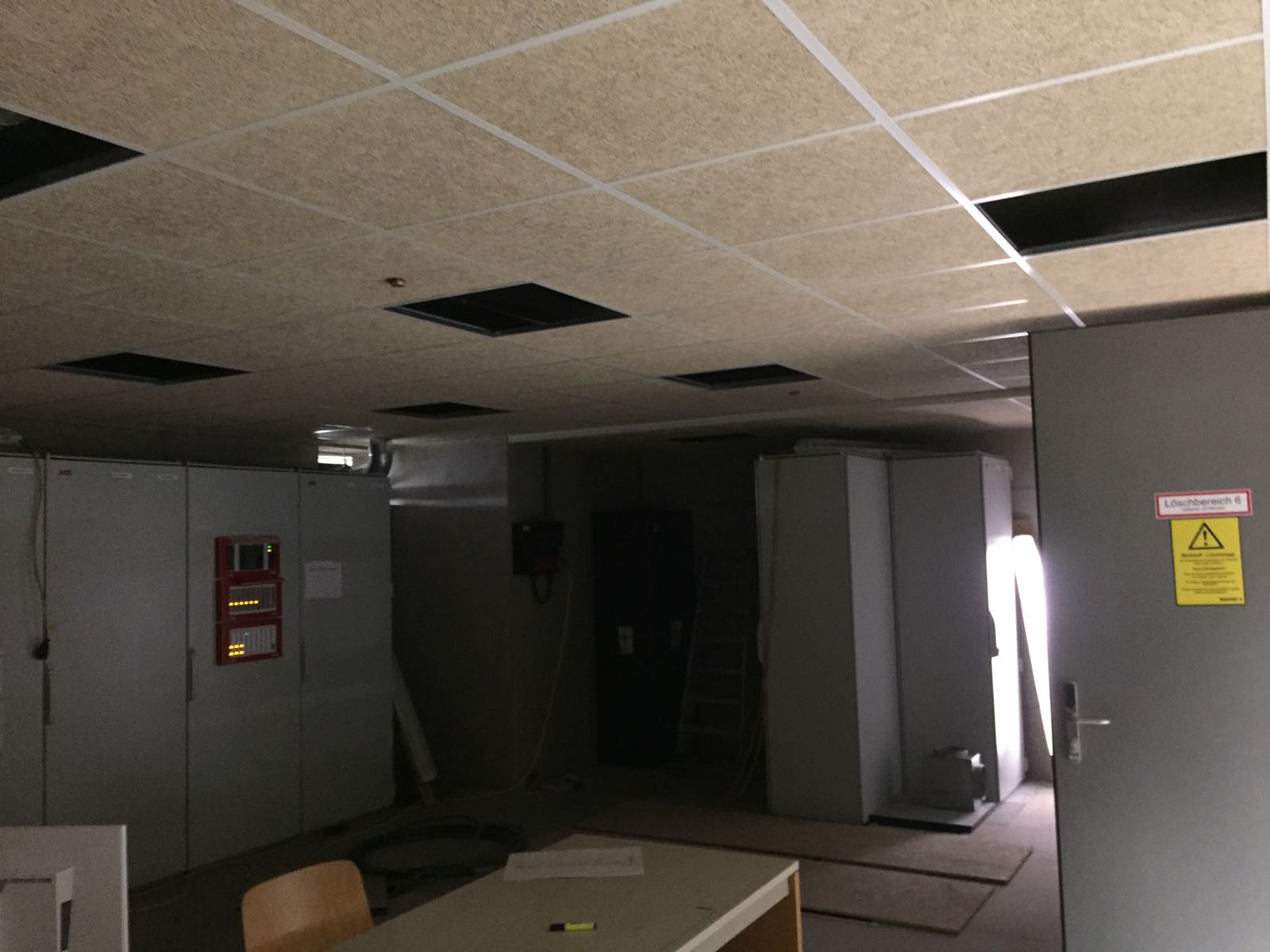 Decke Trockenbau mit Schächten