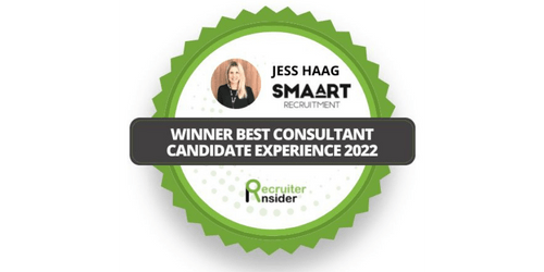 A sticker that says winner best consultant candidate experience 2022