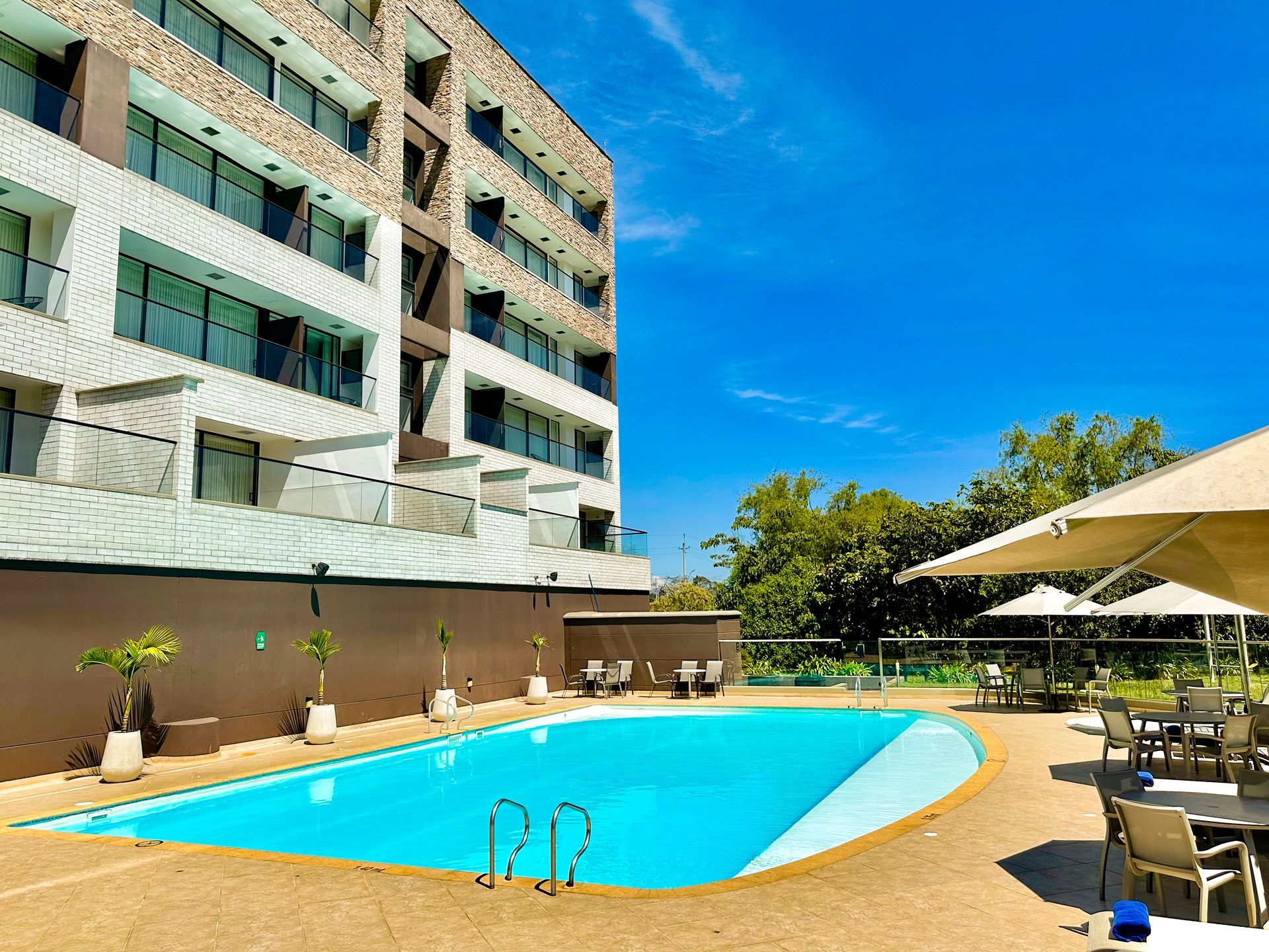 hotel lagoon llangrande
