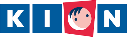Logo voor KION: Blauwe vierkanten met witte letters die KION spellen. Een oogpictogram op een rood vierkant.
