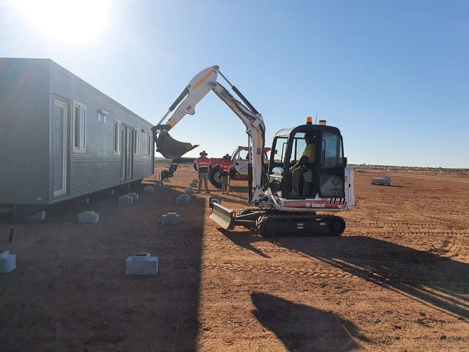 Mobilization of transportable and modular buildings