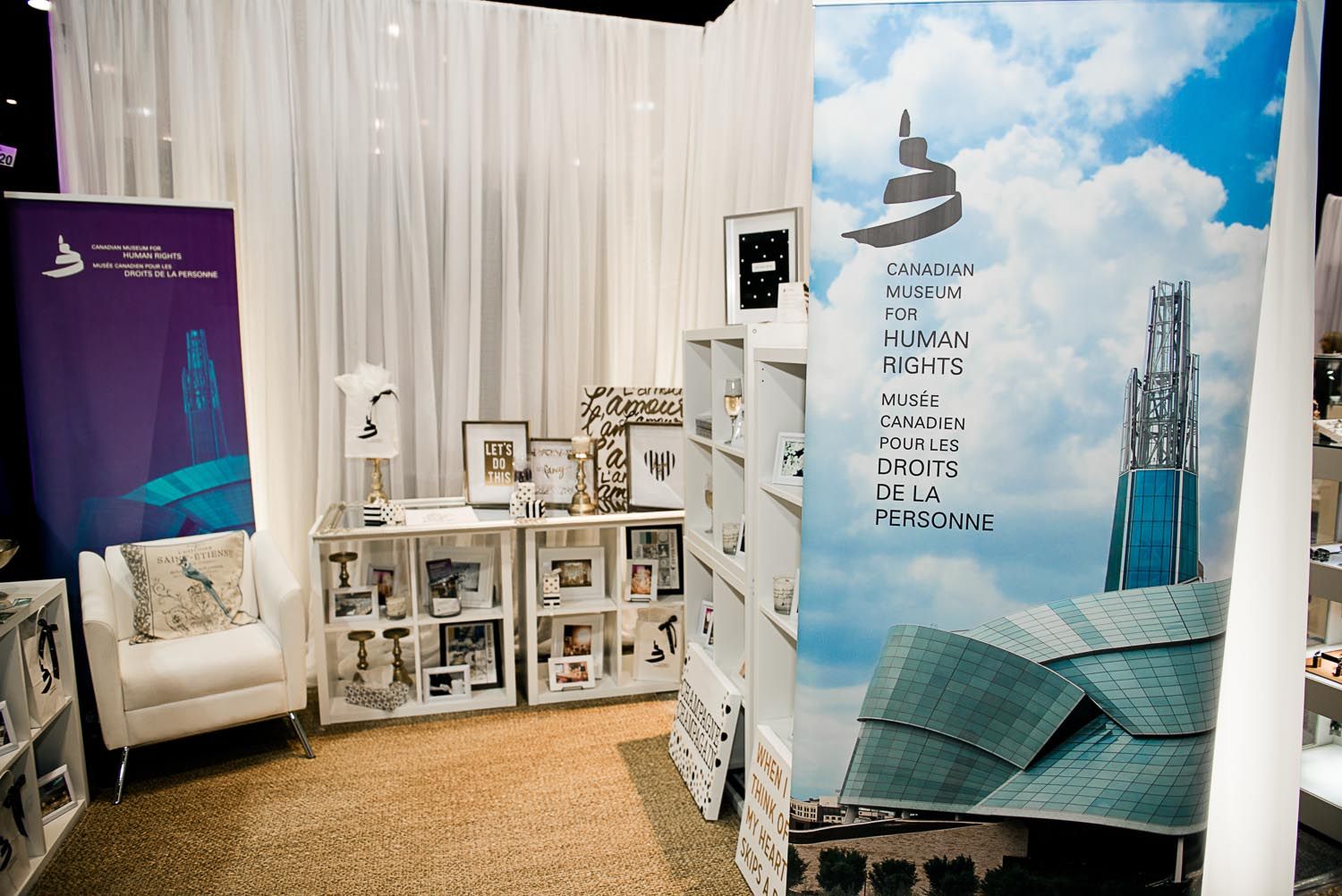 A room with a sign that says ' london ' on it