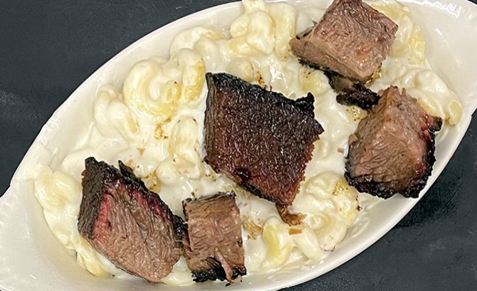 creamy white cheddar mac & cheese topped with our famous burnt ends - smokehouse BBQ