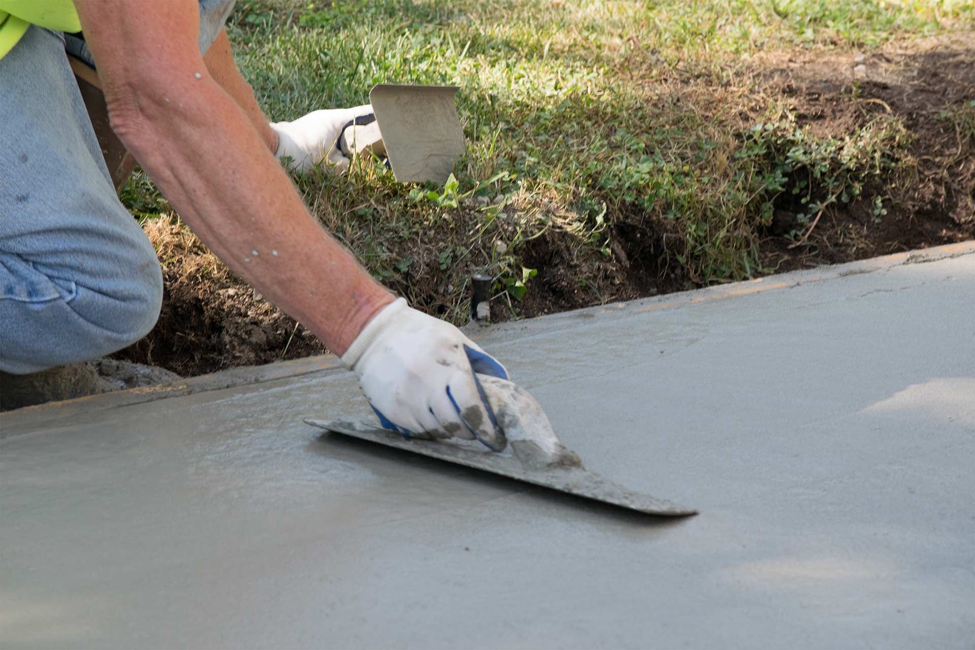 Professional Concreting Team In Action Paget