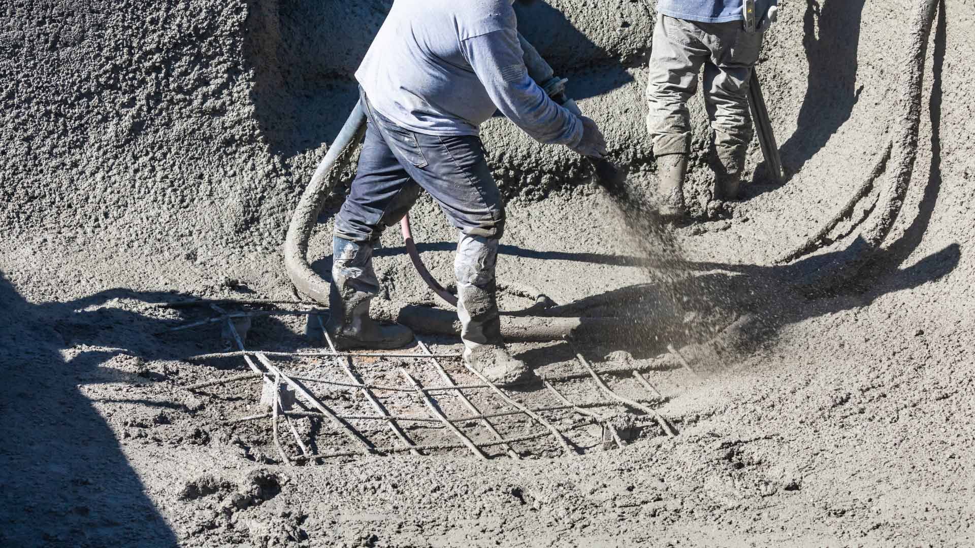 Concrete Pool Surrounds Workers In Mackay QLD 4740