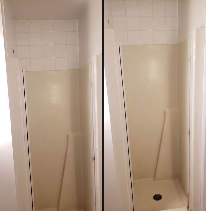 Comparaison côte à côte d'une cabine de douche beige avec des murs carrelés blancs au-dessus de la paroi.