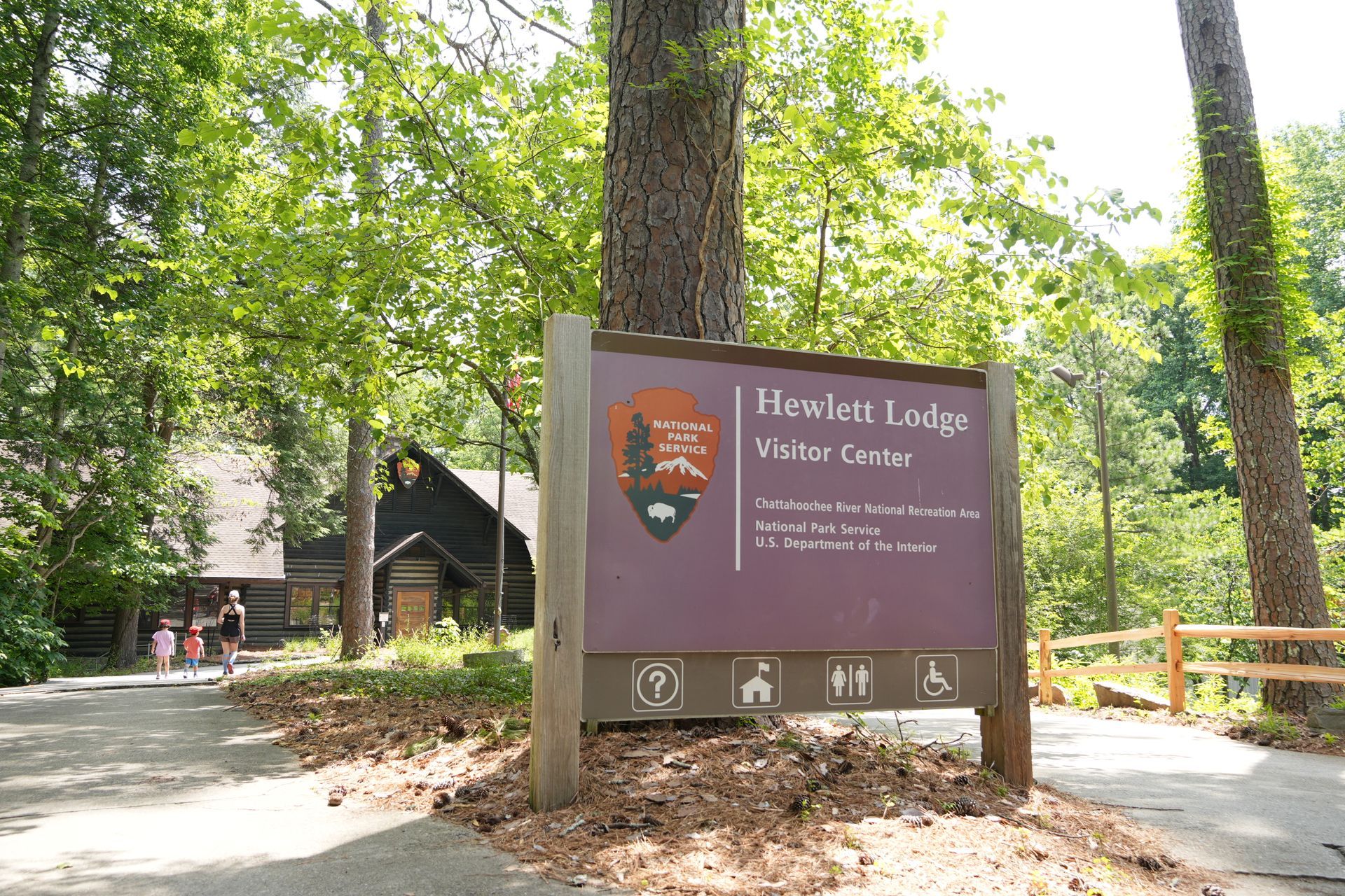Island Ford Visitor Center at Hewlett Lodge